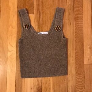 Zara’s detailed crop top